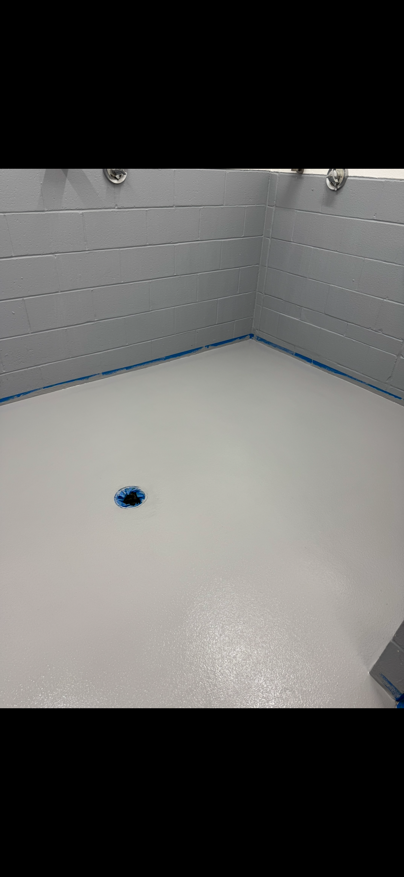 Seamless epoxy bathroom floor
